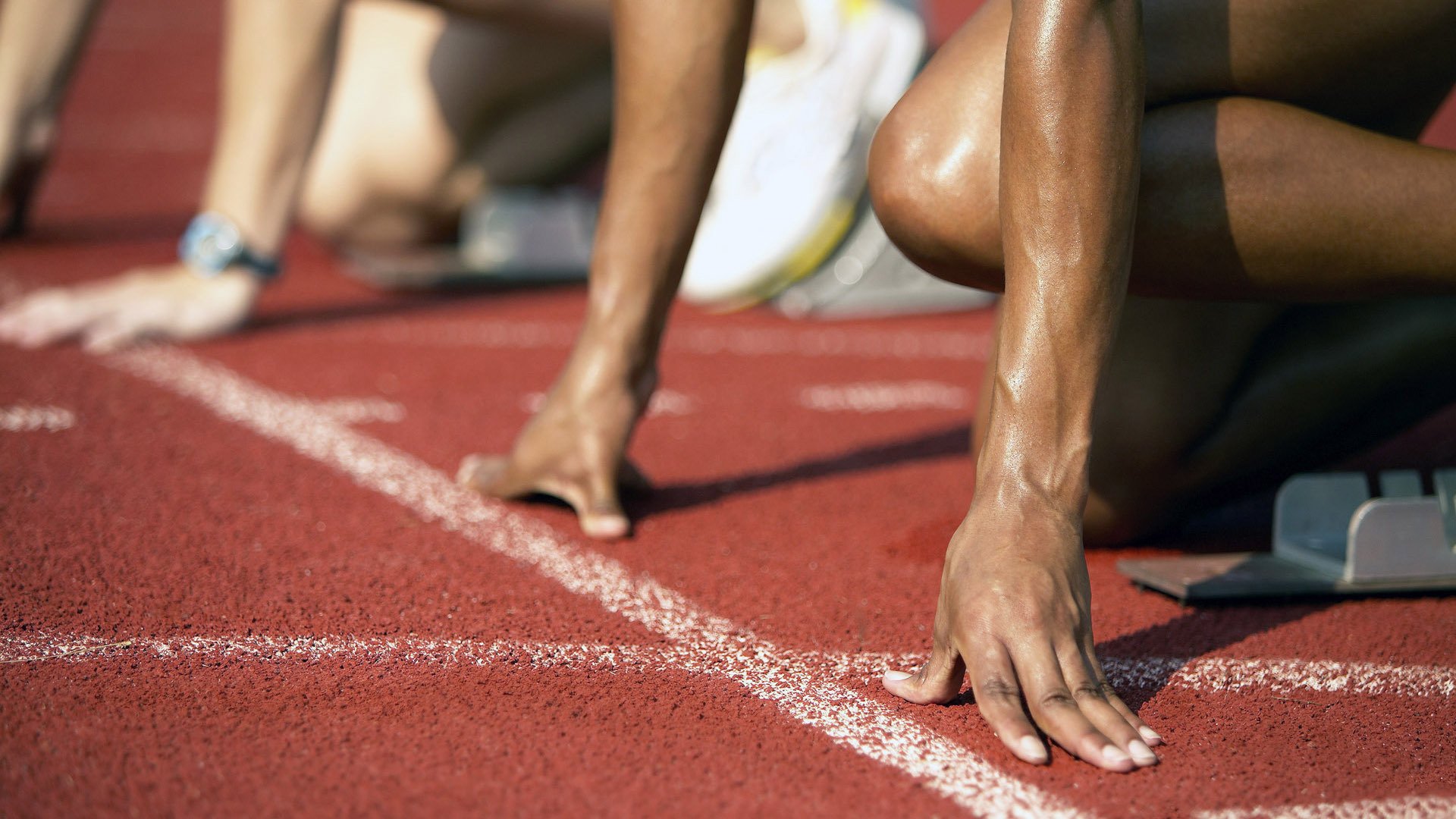 《电竞明星转型：从选手到解说再到教练的多路发展》，电竞名星